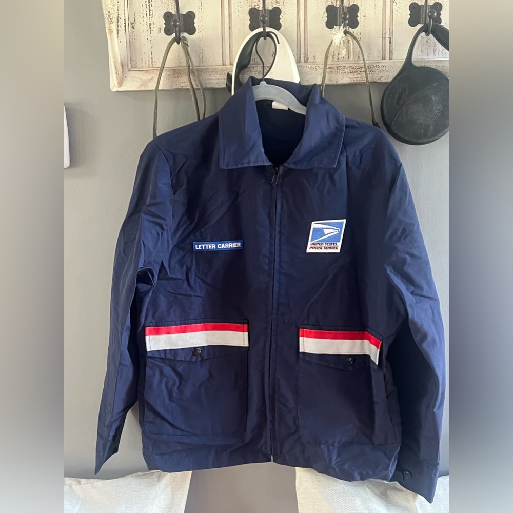 USPS women’s Letter carrier windbreaker  like new size medium